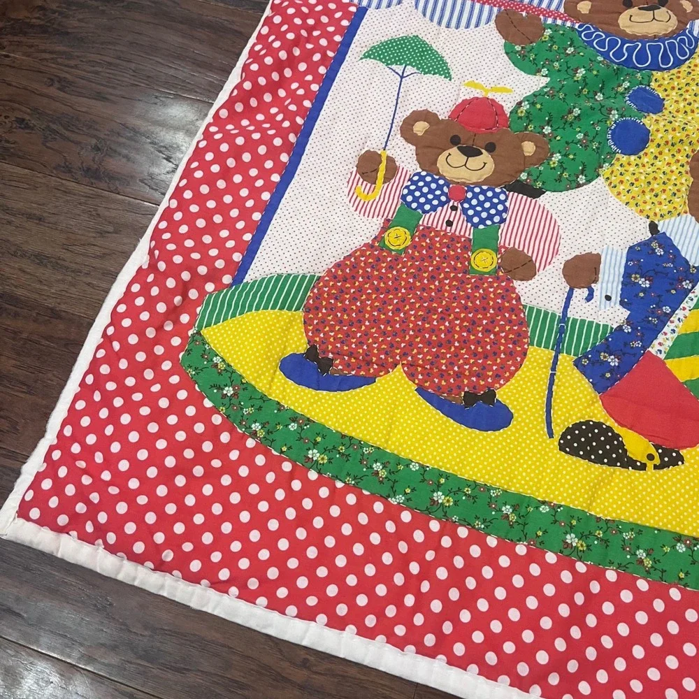 Vtg Handmade Circus Teddy Bear Clown Applique Baby Quilt Red Polka Dot 34x43